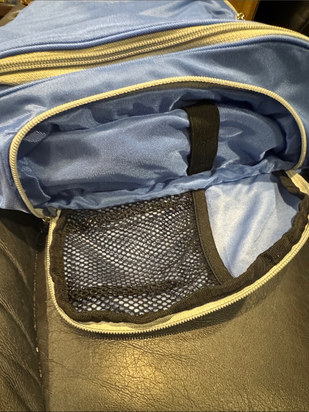 L.L. Bean Blue Hanging Toiletry Bag With Multiple Compartments - Picture 4 of 14